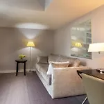 Ξενοδοχείο Hilton Old Town 5*