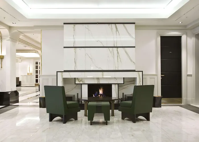 Hilton Old Town Отель