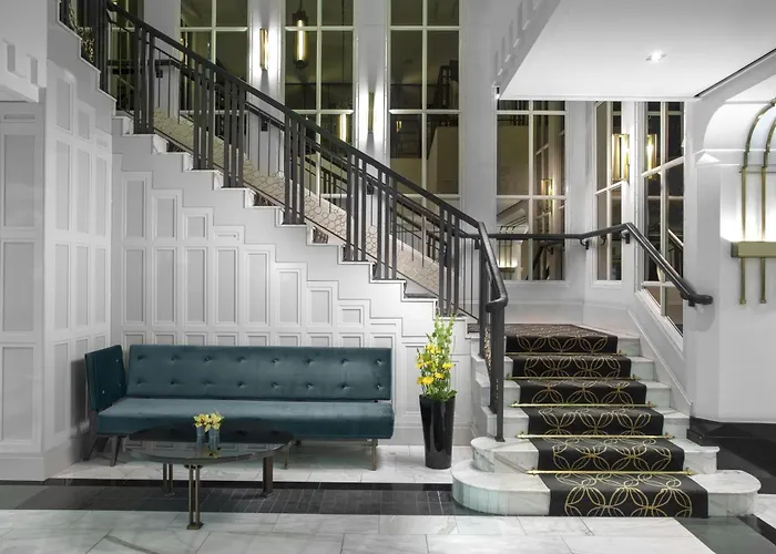 Hilton Old Town Отель 5*