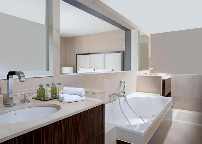 Hilton Old Town 5*