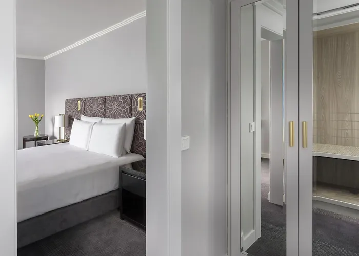 Отель Hilton Old Town