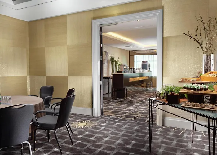 Отель Hilton Old Town 5*