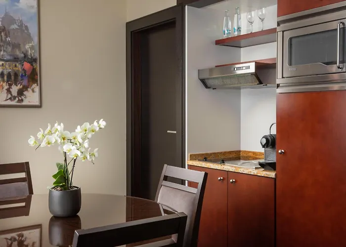 Отель Hilton Old Town 5*