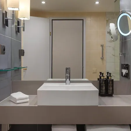 Hilton Old Town 5*