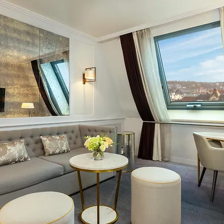 Hilton Old Town Hotel