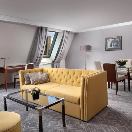 Hotell Hilton Old Town 5*