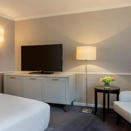 Hilton Old Town 5*