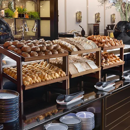 Hilton Old Town 5*