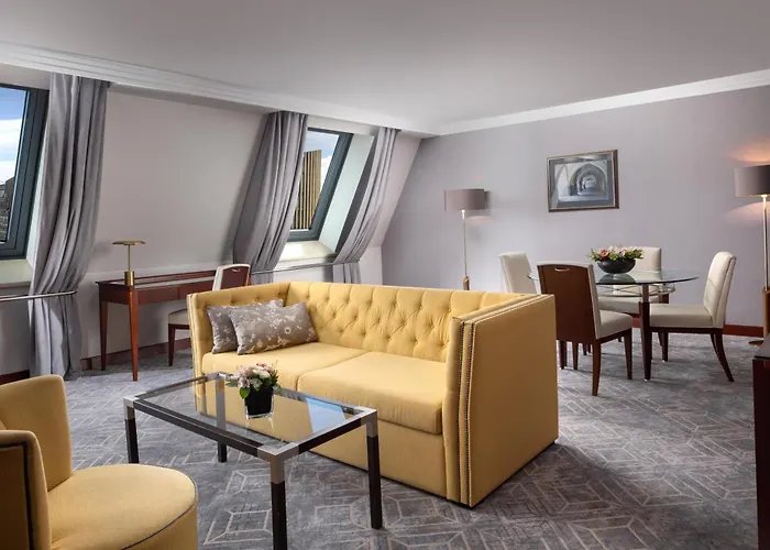 Otel Hilton Old Town 5*