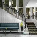 Hilton Old Town Ξενοδοχείο 5*