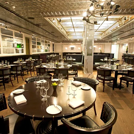 Hilton Old Town מלון 5*