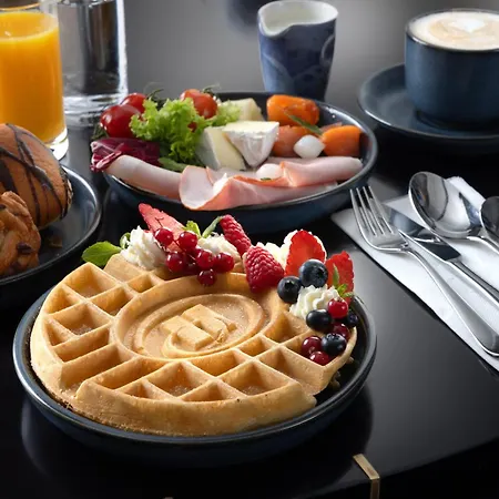 Hilton Old Town Otel 5*