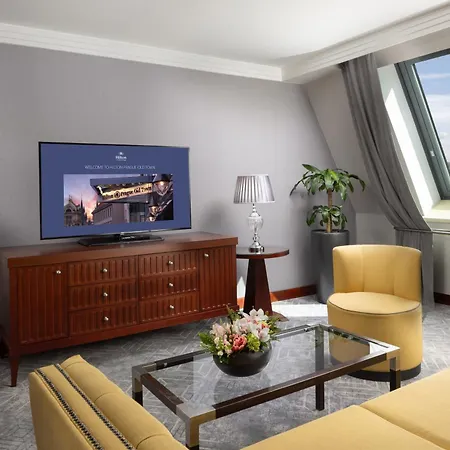 מלון Hilton Old Town 5*
