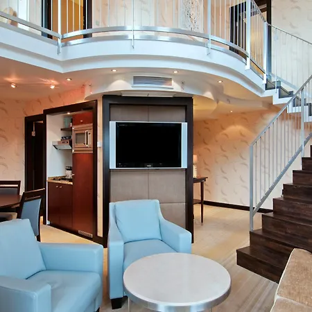 Hilton Old Town 5* פראג
