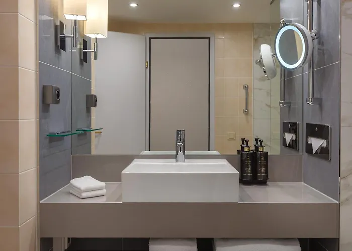 Hilton Old Town 5*